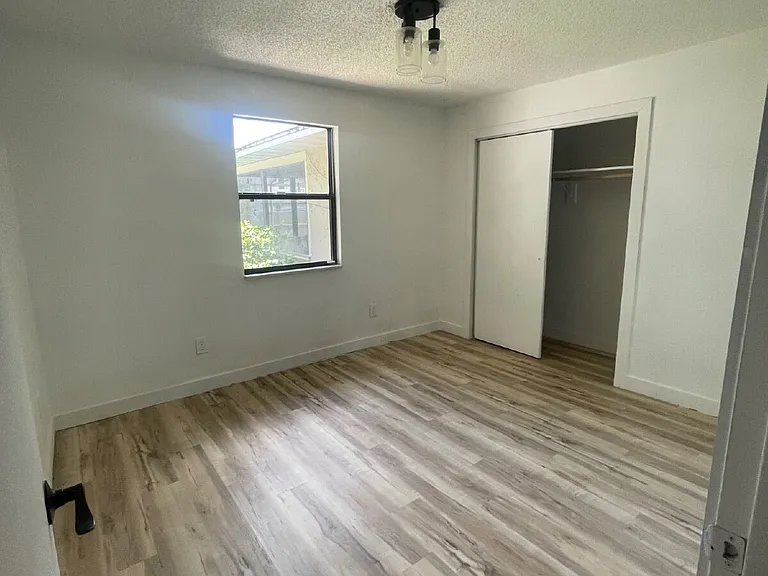 107 Montana Ave — Photo 13