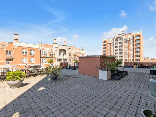 65 Oceana Drive East image 4 of 44