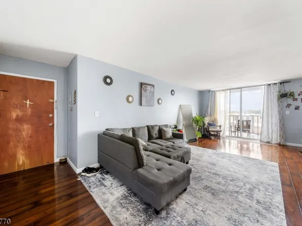 704 712 N Broad St #8B, Elizabeth City, NJ 07208