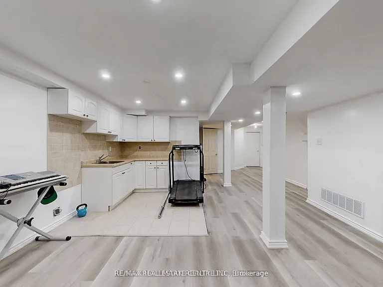 671 Deckhouse Ct #BASEMENT — Photo 2