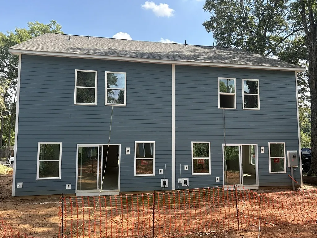3 bed, 2.5 bath, 1762 sqft, $2,600 — Photo 2