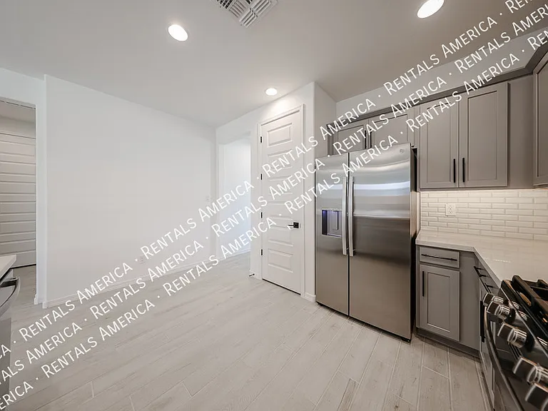 8725 W Windsor Blvd — Photo 13