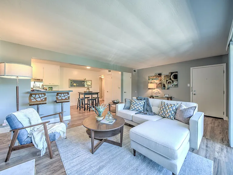 2-10 Shelley Drive — Photo 1
