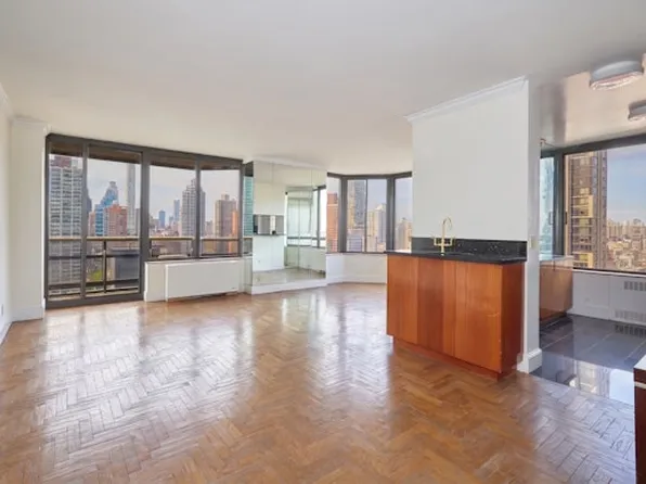 418 East 59th Street image 1 of 12