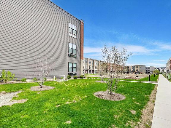 2nd image of 331 Summit Cir