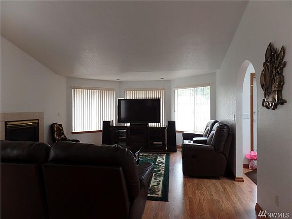 3rd image of 1210 Everest Ct SE