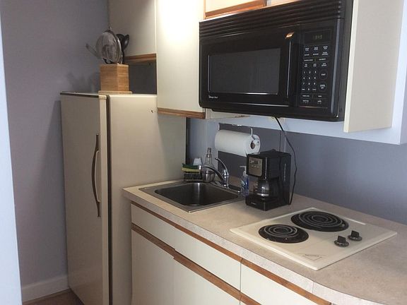 5th image of 60 Strawberry Hill Ave Unit 1102