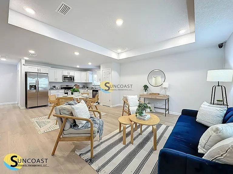 3902 Laurie St — Photo 3
