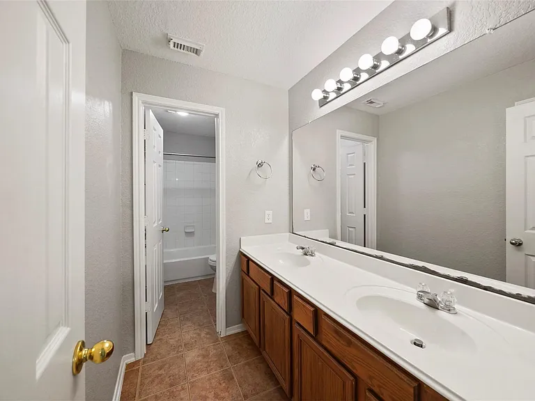 11824 Princess Garden Way — Photo 19