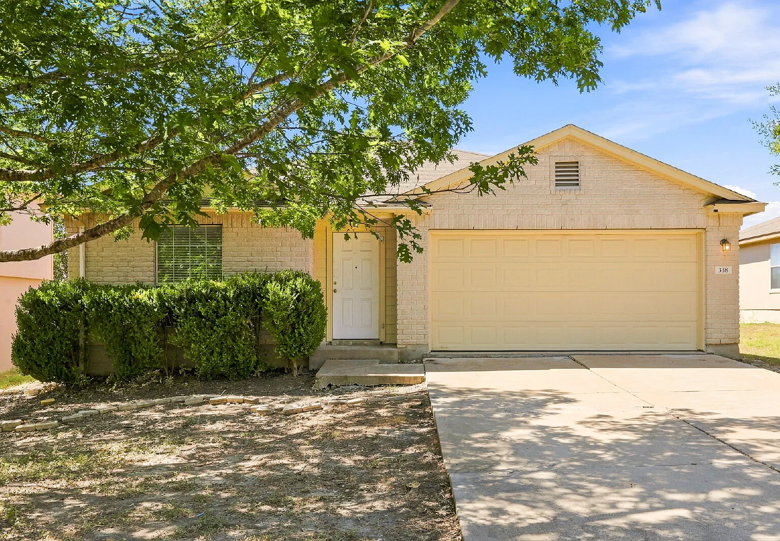 4 bed, 2.0 bath, 2047 sqft, $2,200 — Photo 1