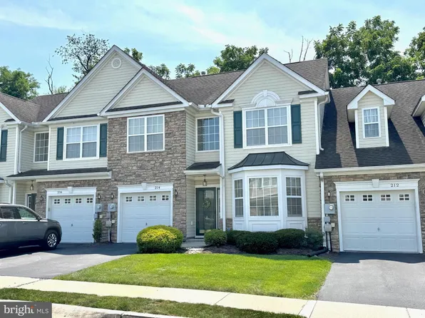214 Village Dr, Blandon, PA 19510