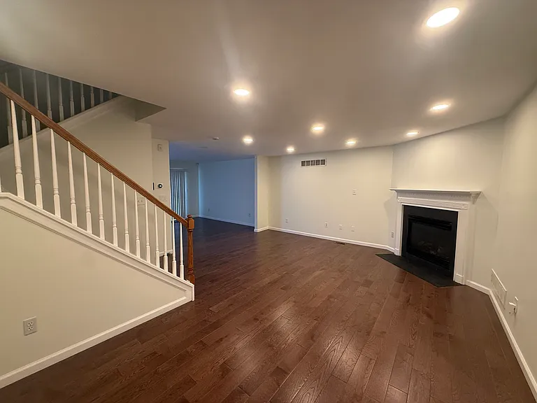 1319 Mohr Cir — Photo 6