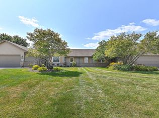 16727 W Observatory Rd, New Berlin, WI 53151