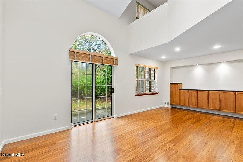 4th image of 21 Peterson Court