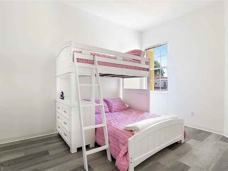 600 L Ambiance Cir #6 — Photo 12