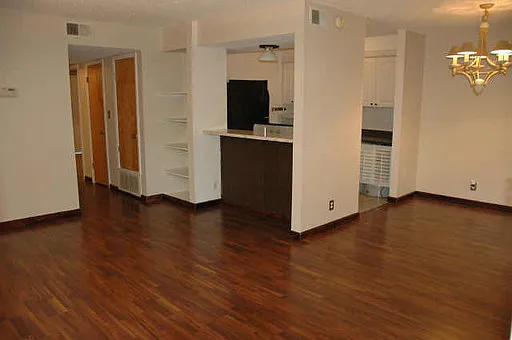 500 E Riverside Dr #109 — Photo 3
