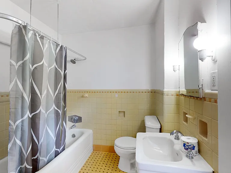 184 Ash St — Photo 15