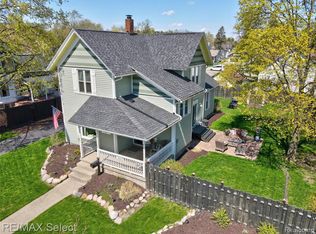 304 W Roberts St, Fenton, MI 48430