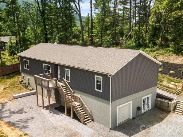 38 Fish Lake Dr, Fletcher, NC 28732