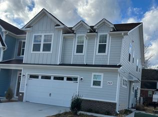 727 Flatrock Ln, Chesapeake, VA 23320