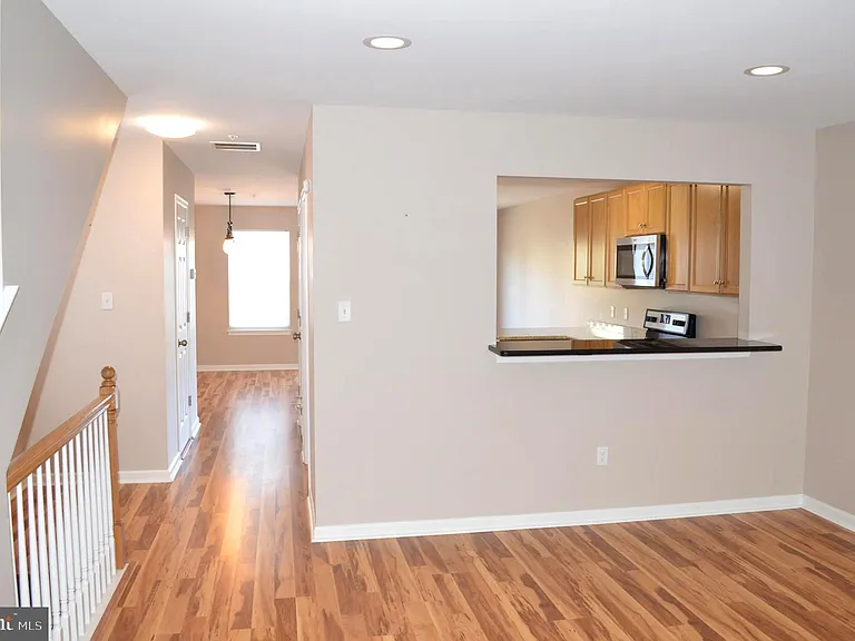 327 S Adams St — Photo 13
