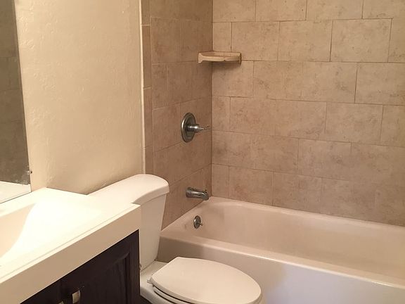 4th image of 35 Kent Ct APT 004