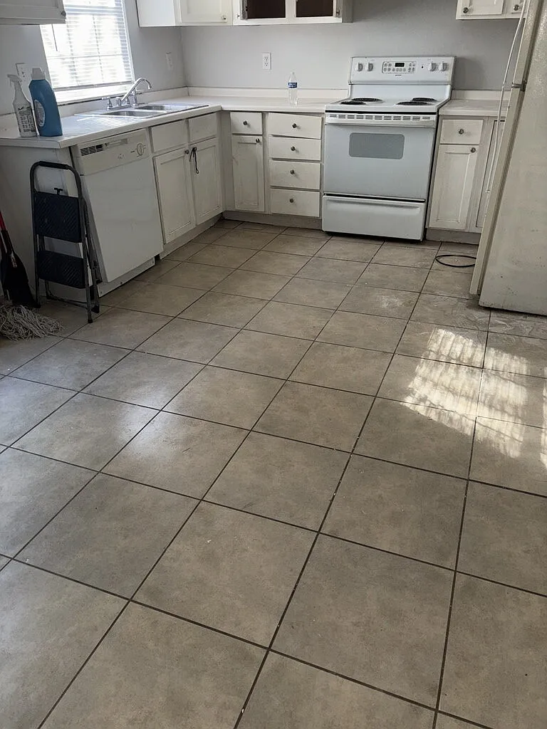 3 bed, 2.5 bath, $1,300 — Photo 3