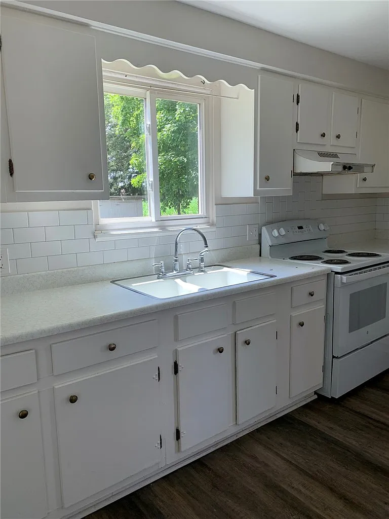 3 bed, 1.5 bath, 1000 sqft, $1,850 — Photo 4