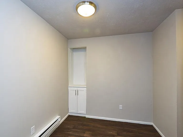 The Azlee Apartments — Photo 13