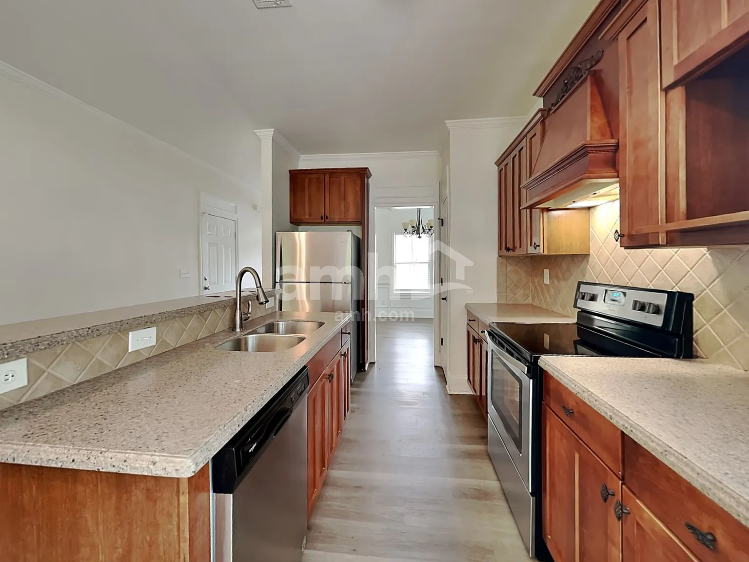 3 bed, 3.0 bath, 2108 sqft, $2,200 — Photo 4
