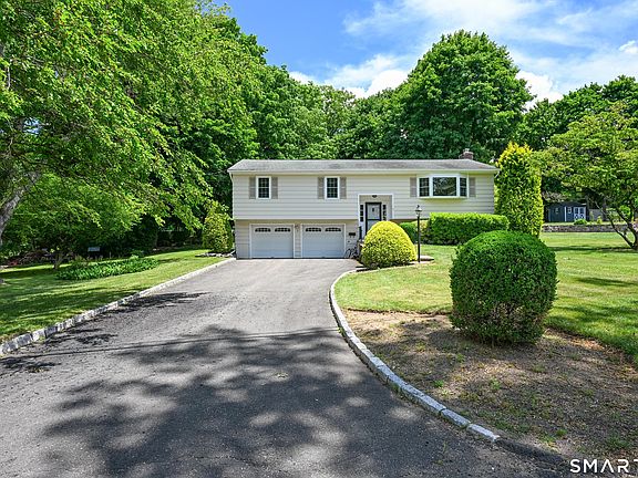 3rd image of 9 Crestwood Drive