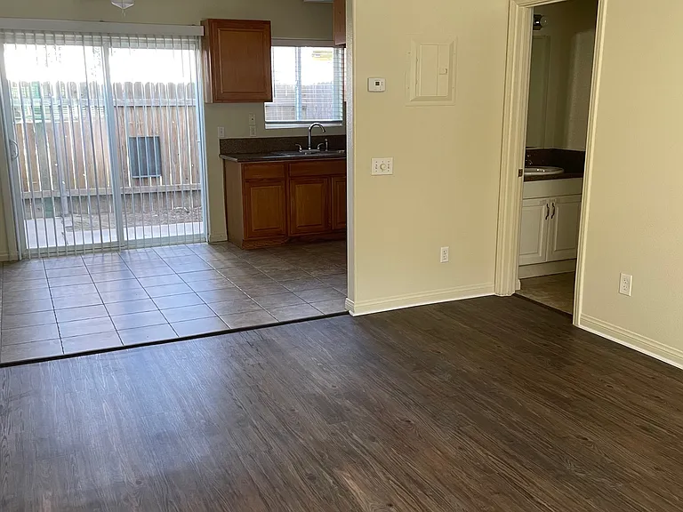 1024 Lorraine Pl #14 — Photo 4