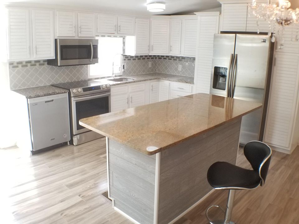 1st image of 28584 W Springside Dr