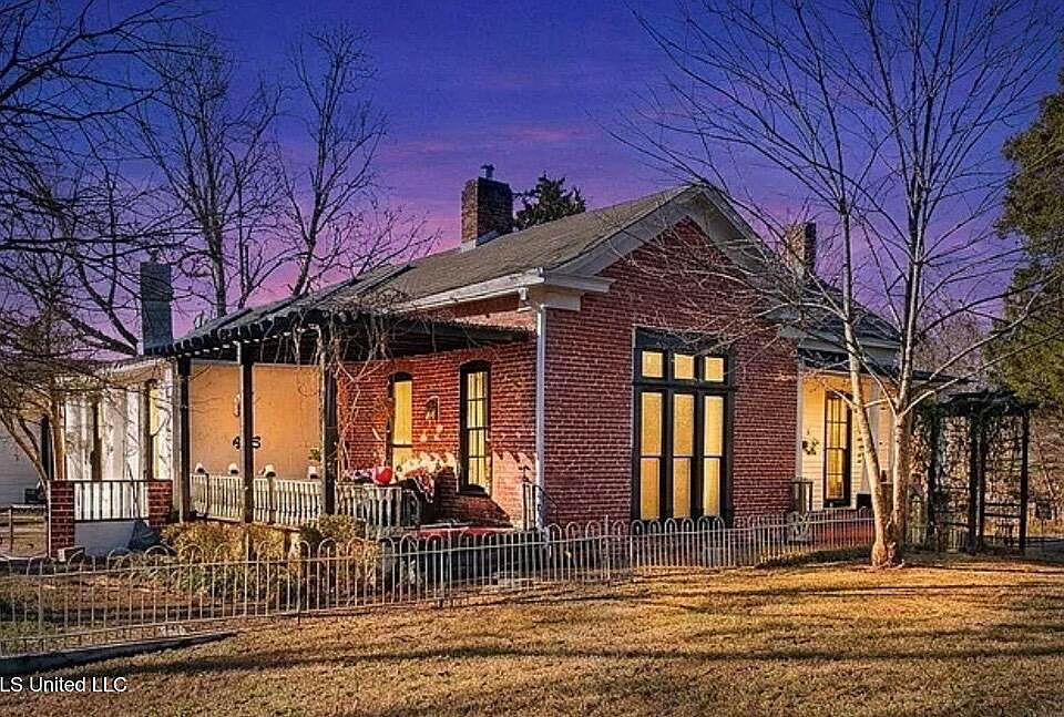 1st image of 435 E College Ave