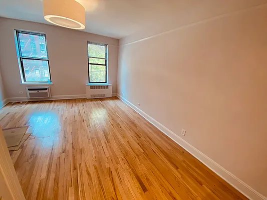 Rented by Metropolis Real Estate of Manhattan | media 1