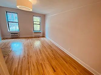Rented by Metropolis Real Estate of Manhattan