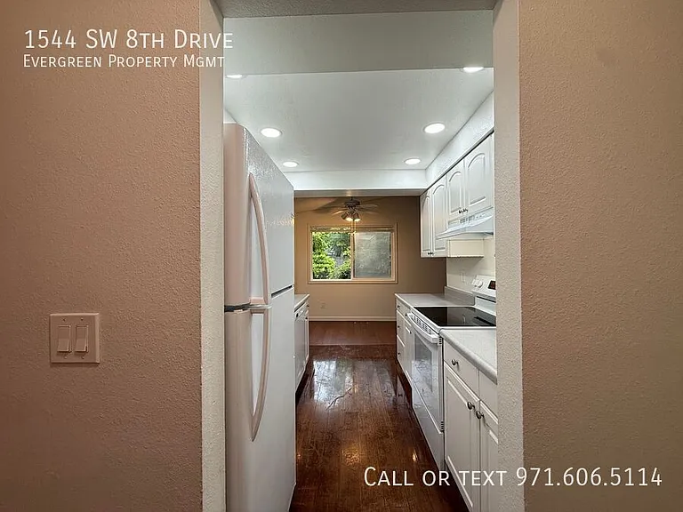 1544 SW 8th Dr — Photo 7