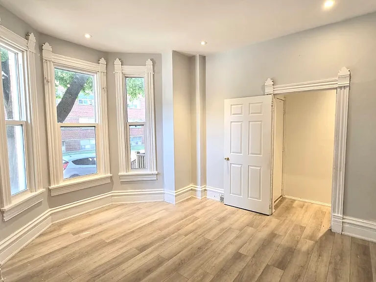 107 Erie Ave #1 — Photo 6