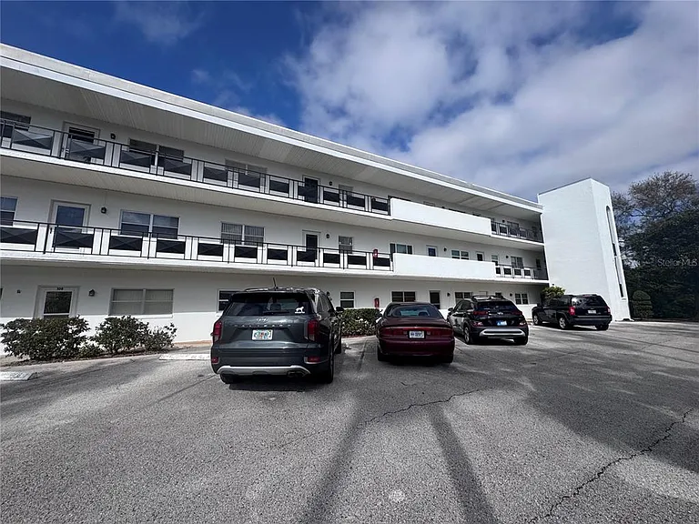 100 El Camino Dr #111 — Photo 3