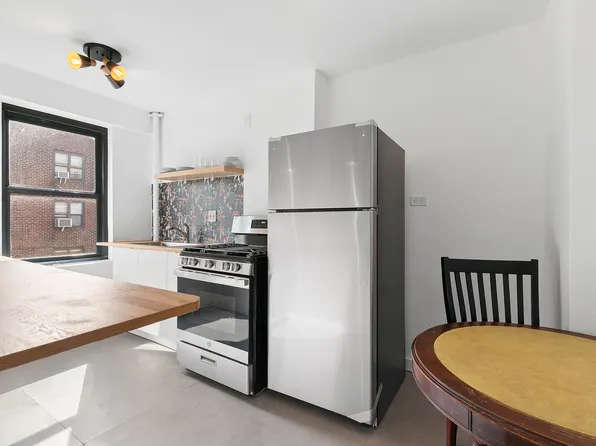 266 East Broadway B1902 image 3 of 6