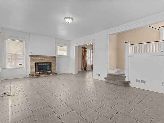 3rd image of 611 Stewart Ave