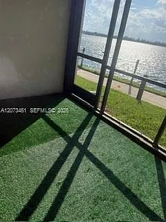 Lake Emerald Condominium — Photo 1