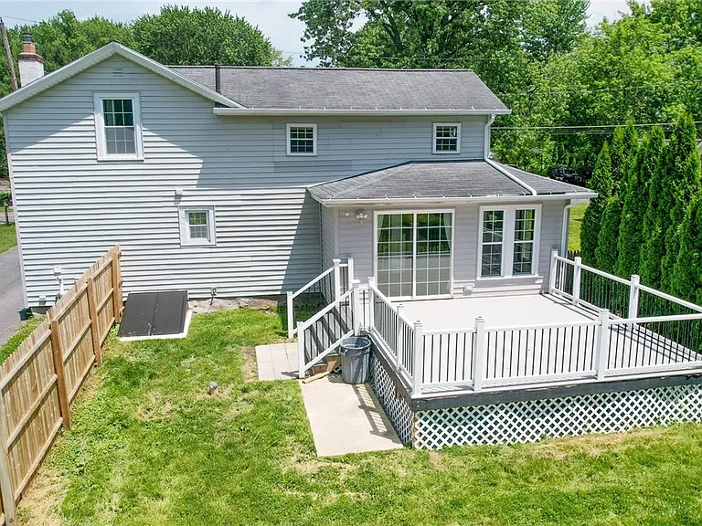 8403 Gaskin Rd — Photo 4