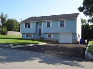 177 Point West Dr, Fall River, MA 02720