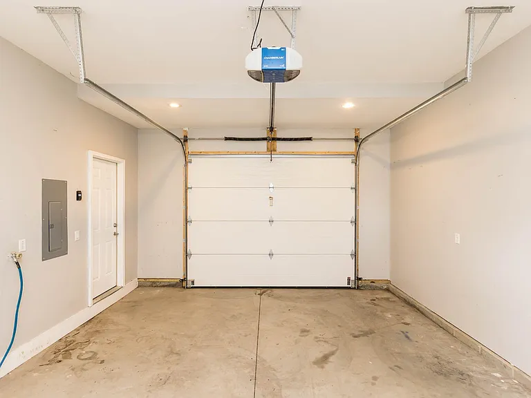 800 E Cherry St — Photo 11