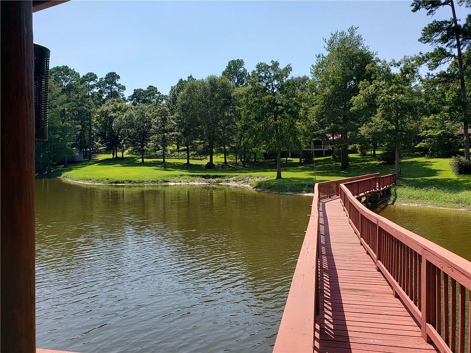 1st image of 695 Village Dr