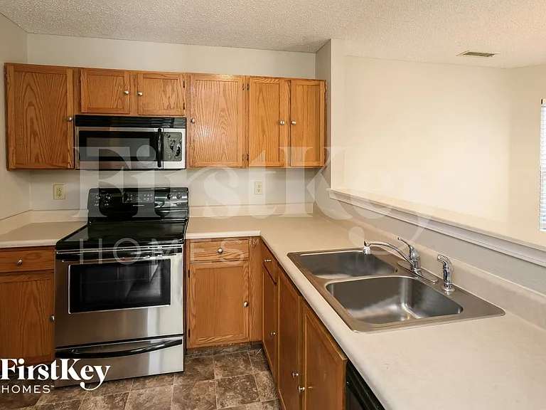 6647 Stanhope Way — Photo 4