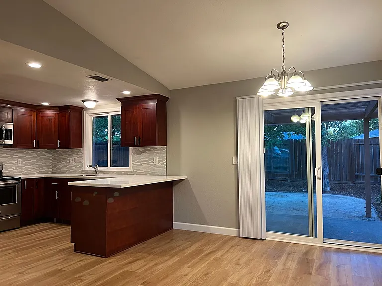 5562 Catalpa Ct — Photo 4