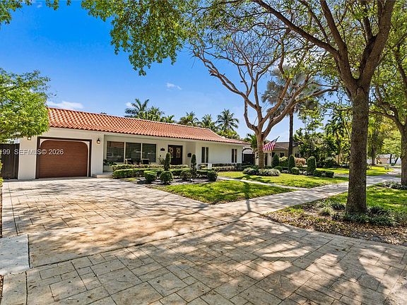 5th image of 7327 Sabal Dr