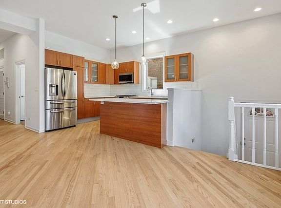 5th image of 2431 W Foster Ave APT 1N